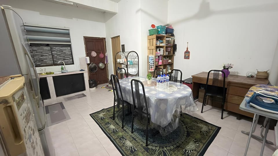 Kitchen or kitchenette, Seating area, kitchen