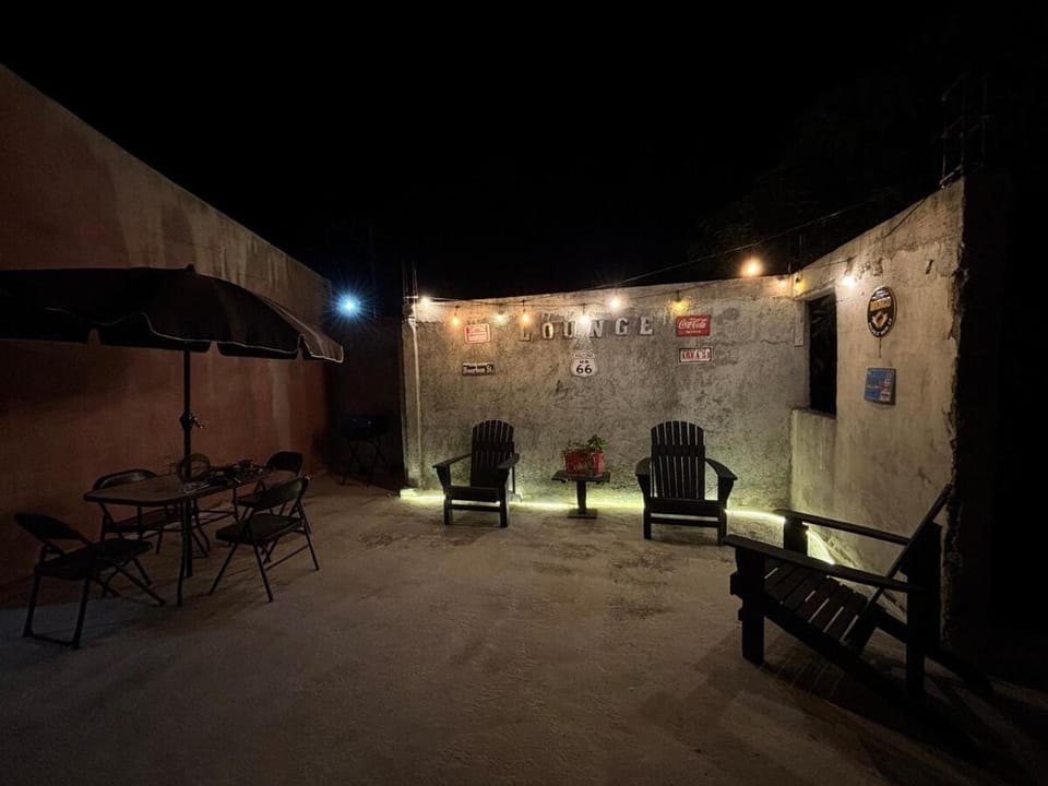 House with garage 3 bedrooms-5 min USA-Fast WiFi House in Brownsville