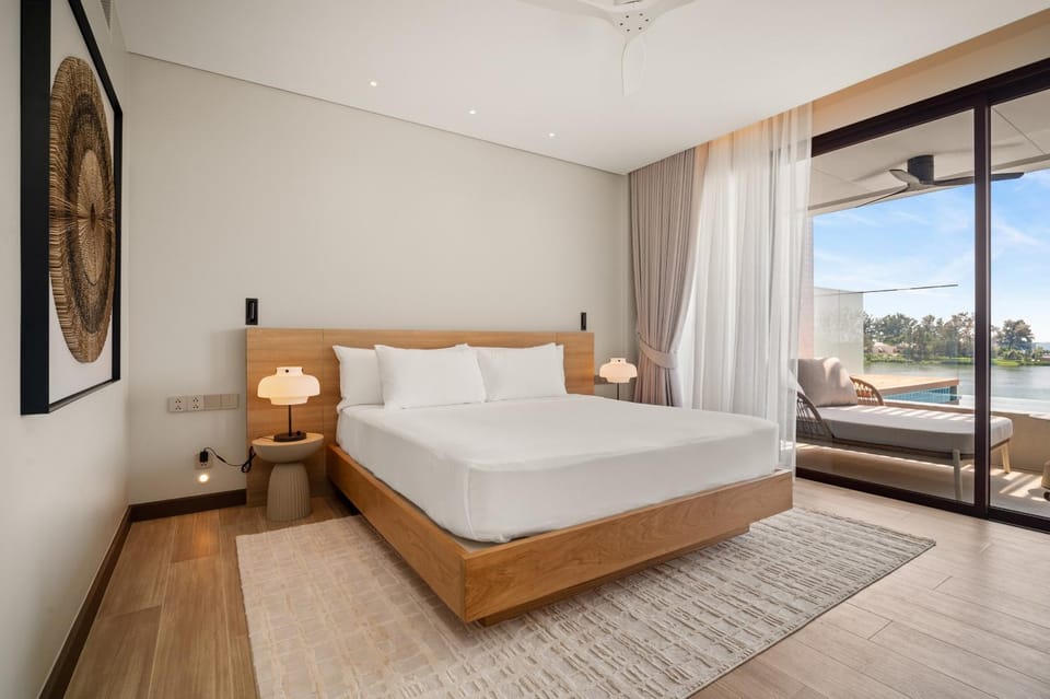 Bed, View (from property/room), Photo of the whole room, Bedroom, Lake view, Sea view
