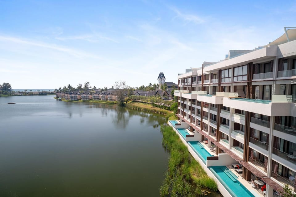 Property building, View (from property/room), Balcony/Terrace, Lake view, Pool view