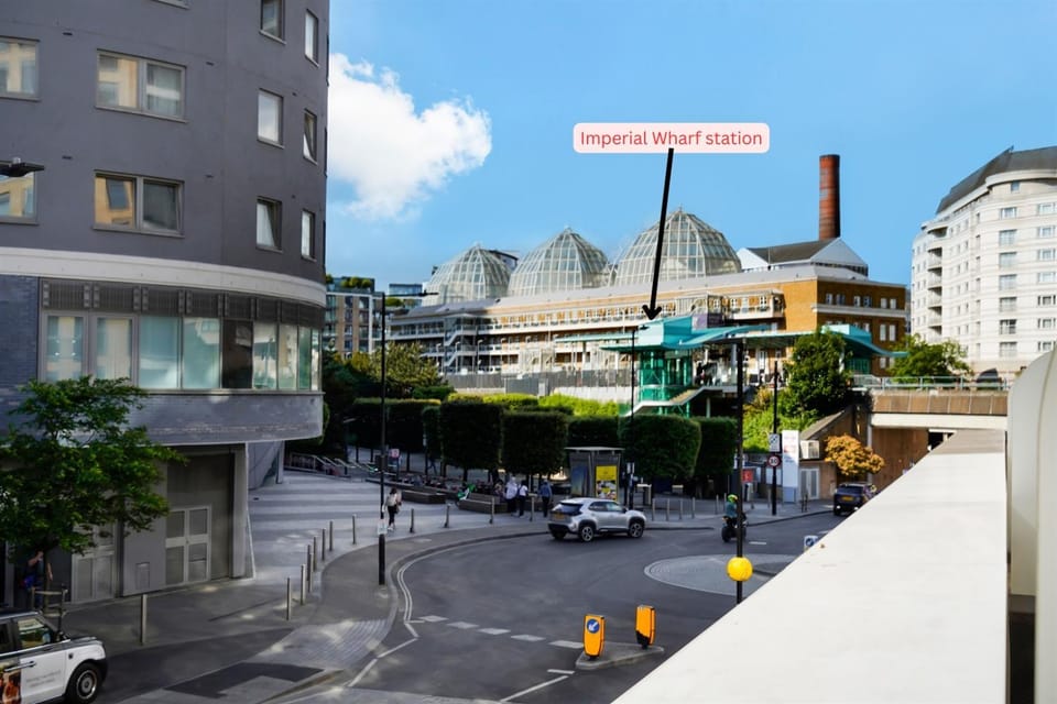 City view, Street view, Location