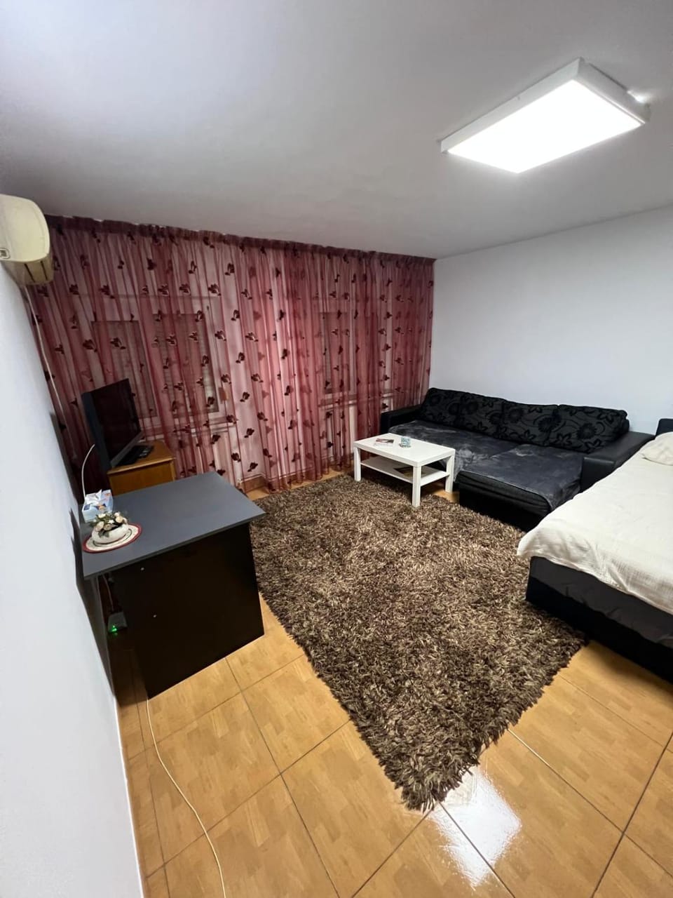 Apartament 50m2 cu pat matrimonial si canapea extensibila Apartment in Craiova