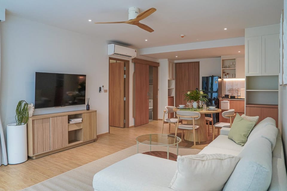 TV and multimedia, Kitchen or kitchenette, Living room, Seating area, Dining area, air conditioner