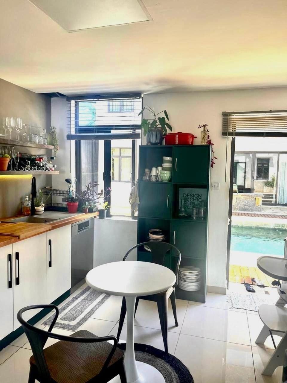 Atypical loft, pool and beach 2 mins away Apartment in Grand Baie