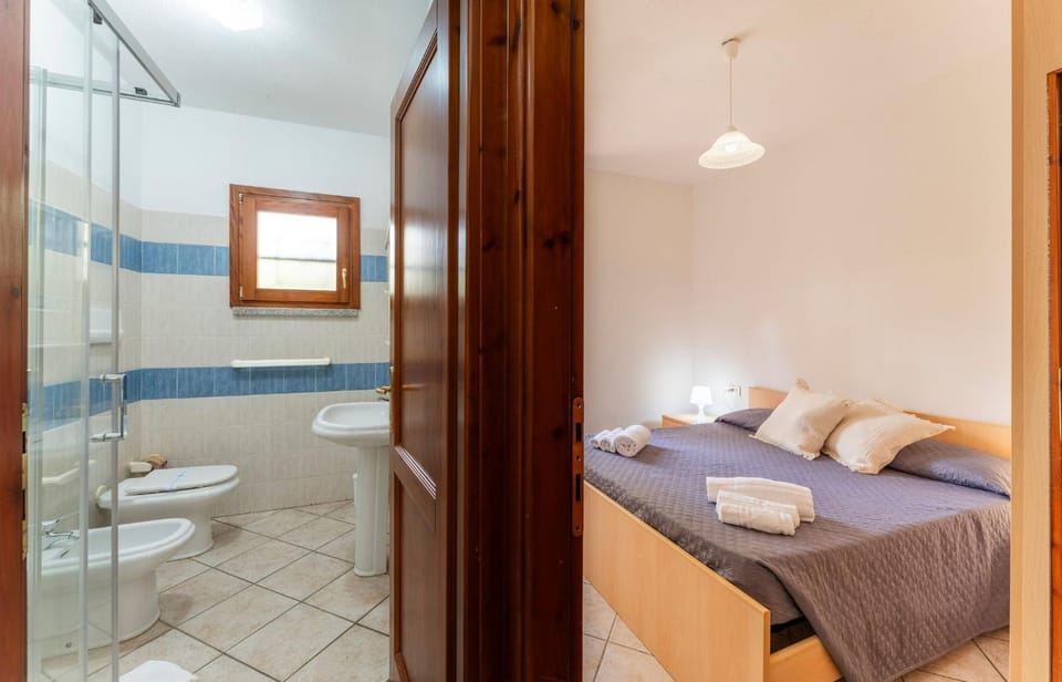 Toilet, Bed, Bathroom, Bedroom, Bath
