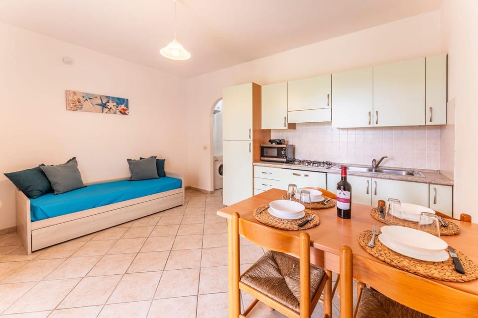 Living room, microwave, oven, washing machine, kitchen