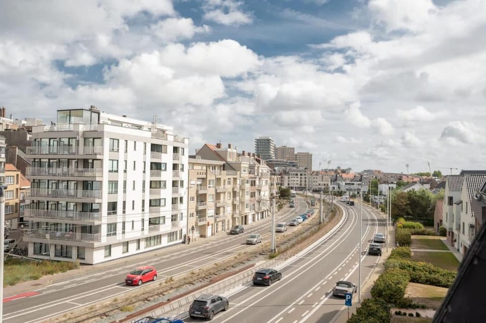 Bright Seaside Apartment with Balcony Apartment in Ostend