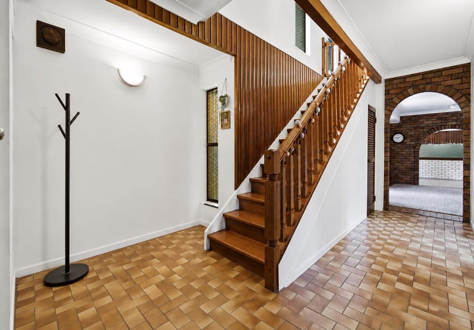 Huge house with 2 buildings and pool 7BR House in Brisbane