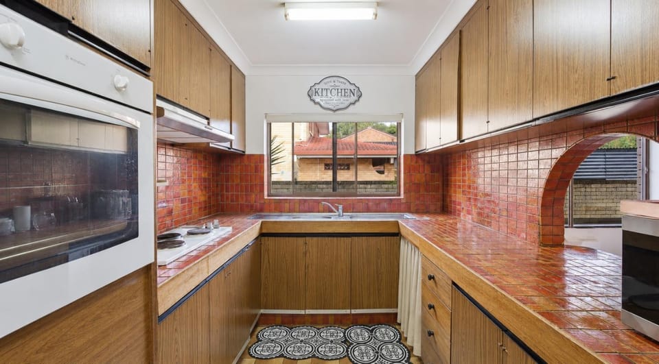 Huge house with 2 buildings and pool 7BR House in Brisbane