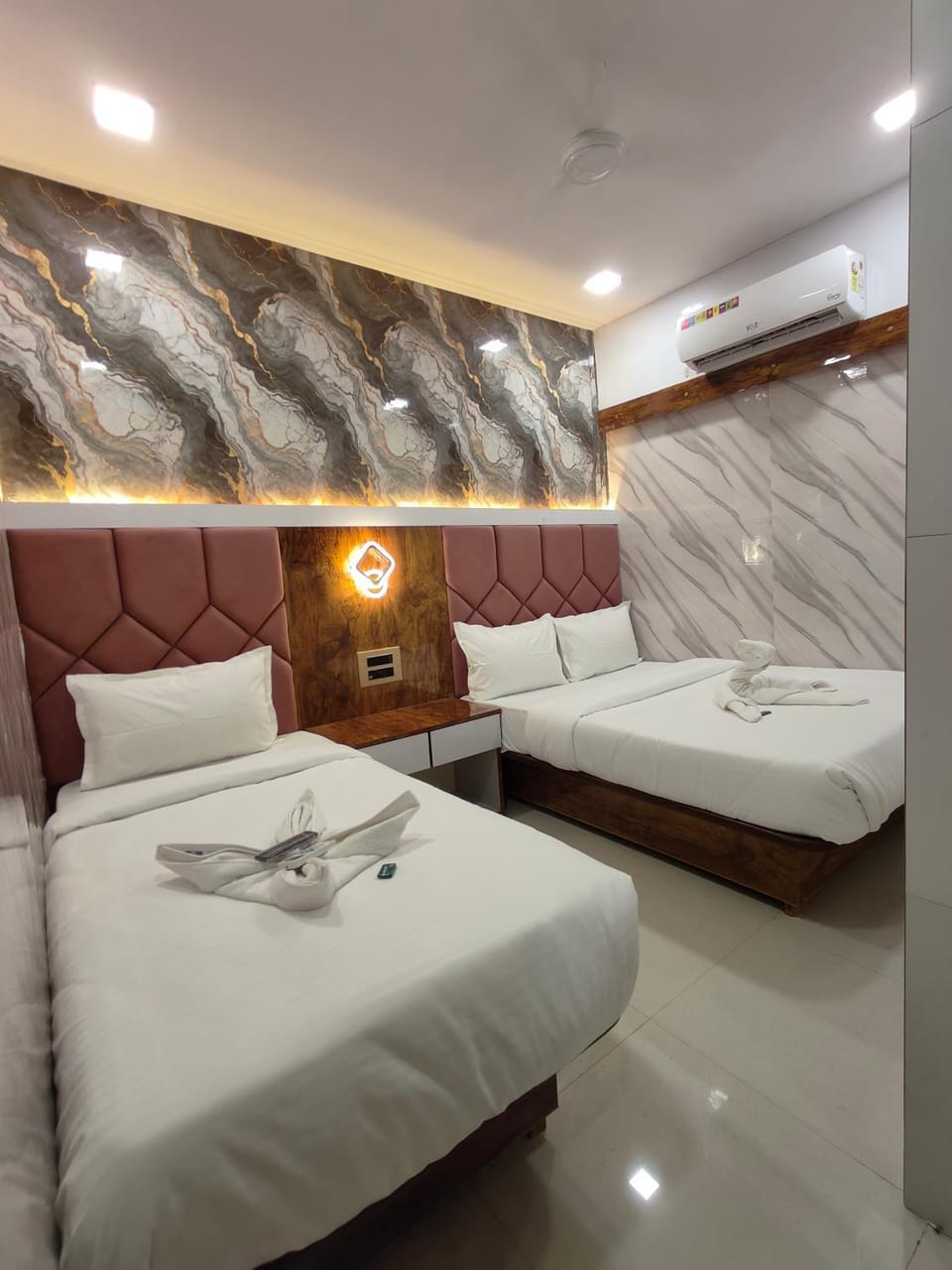 Bed, Photo of the whole room, Bedroom, towels, air conditioner