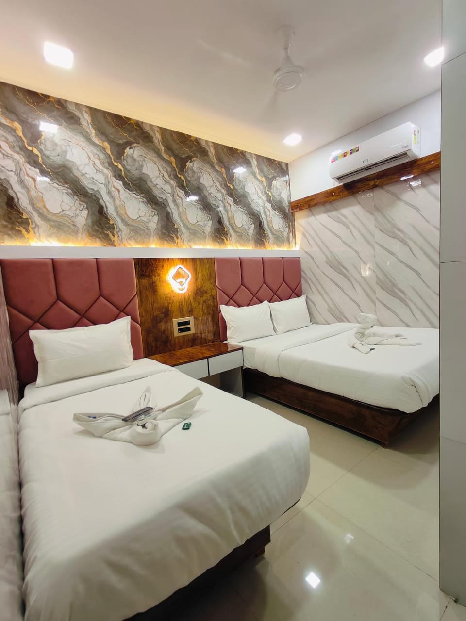 Bed, Photo of the whole room, Bedroom, air conditioner