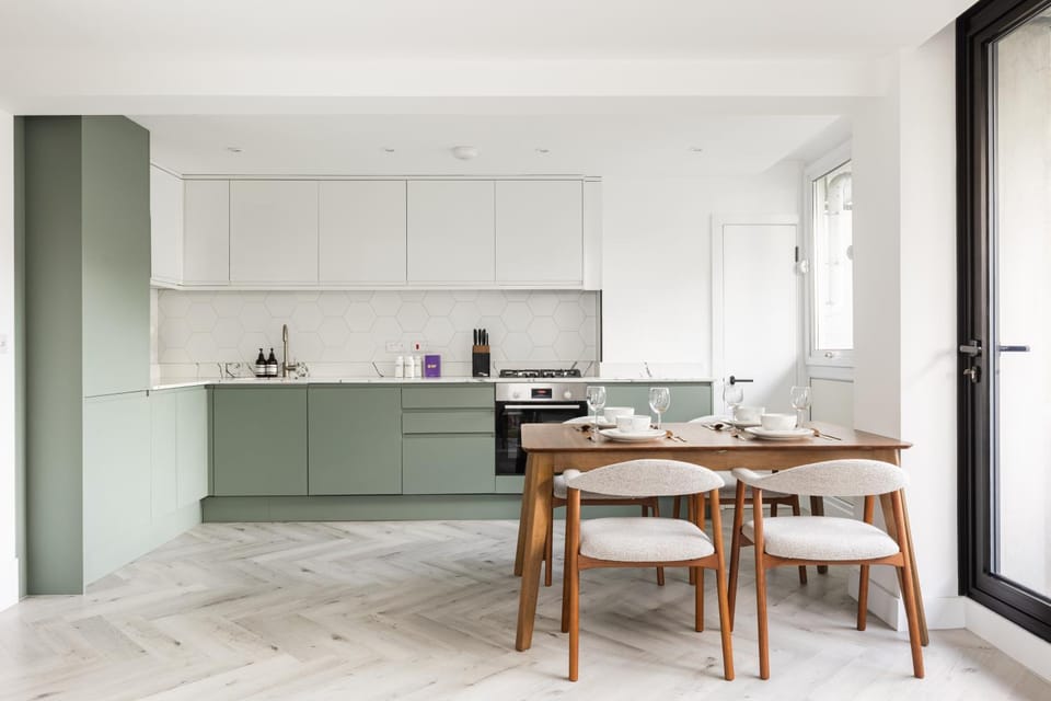 New! Central 2BR Flat with Balcony near Hyde Park Apartment in City of Westminster