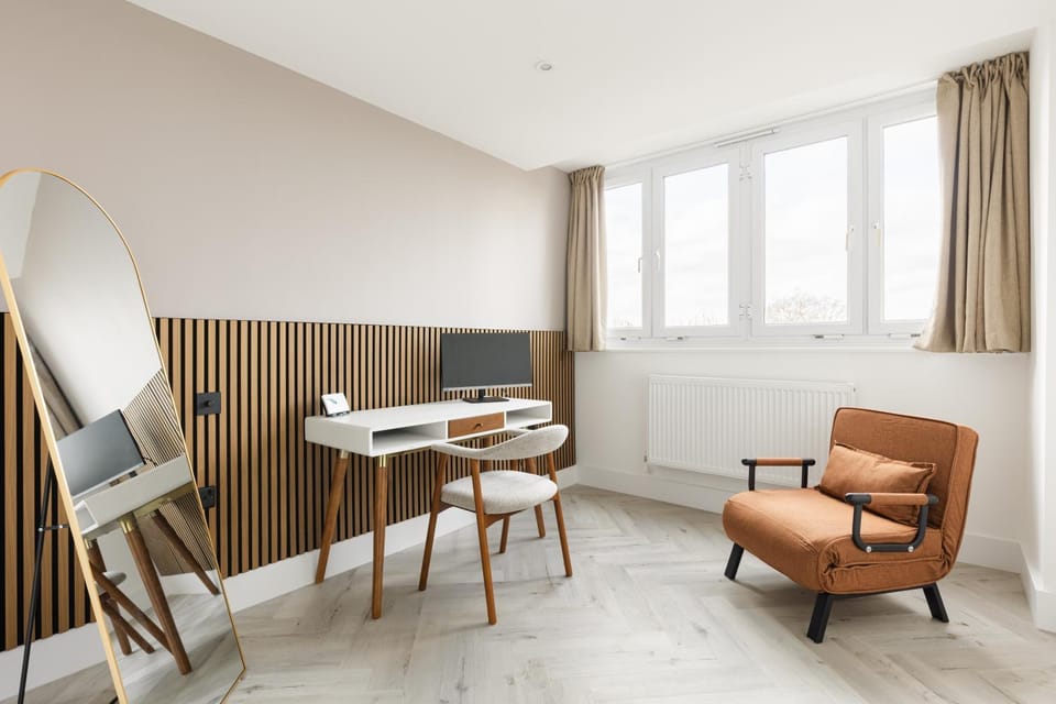 New! Central 2BR Flat with Balcony near Hyde Park Apartment in City of Westminster