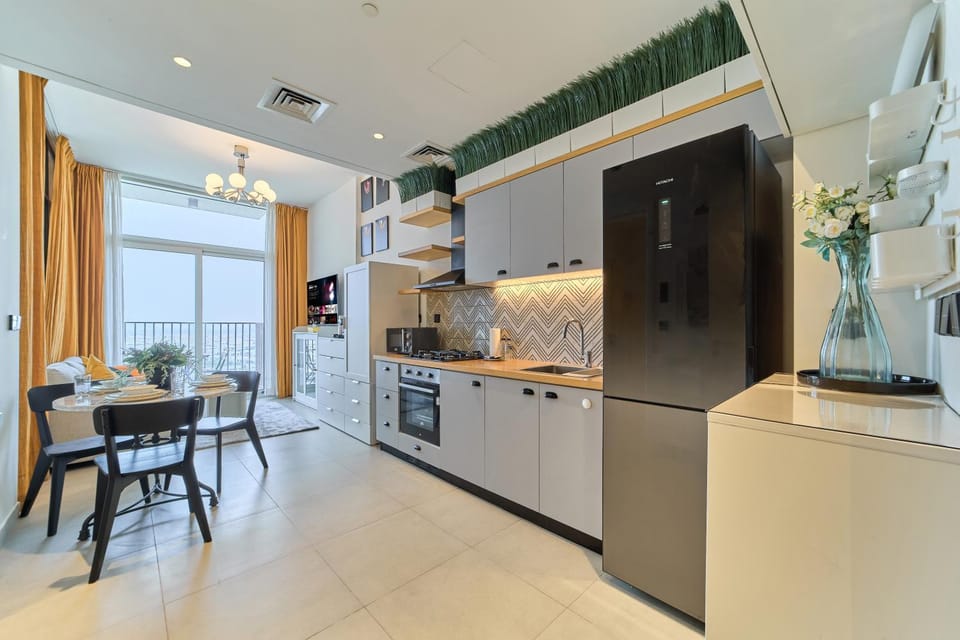 Kitchen or kitchenette, Dining area, oven, stove