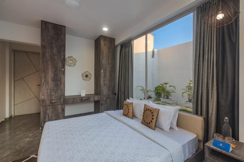 Bed, Photo of the whole room, Bedroom, wardrobe, air conditioner