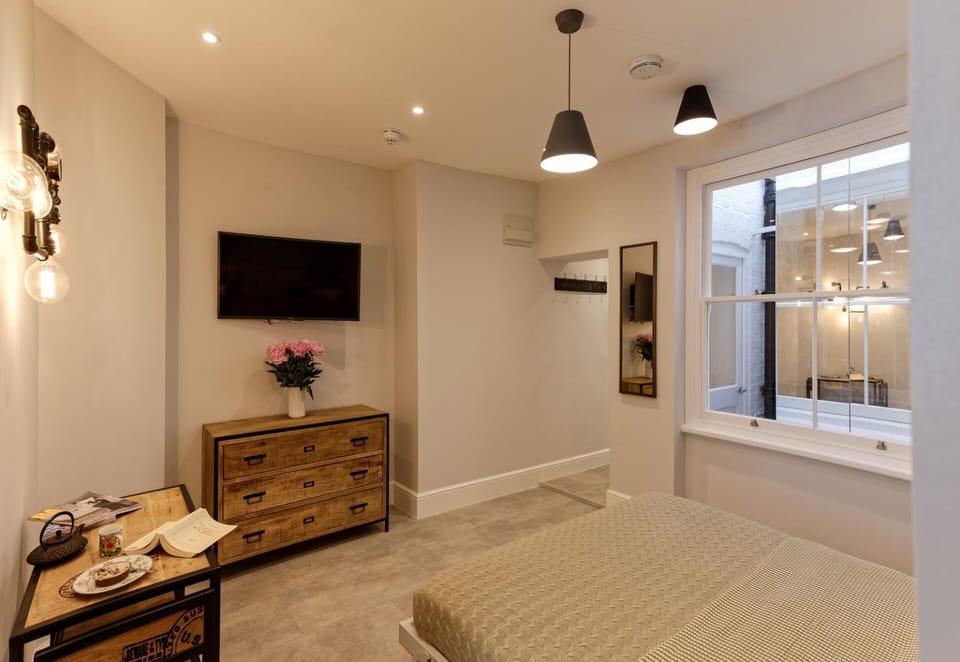 Nice Basement studio with private patio. Apartment in City of Westminster