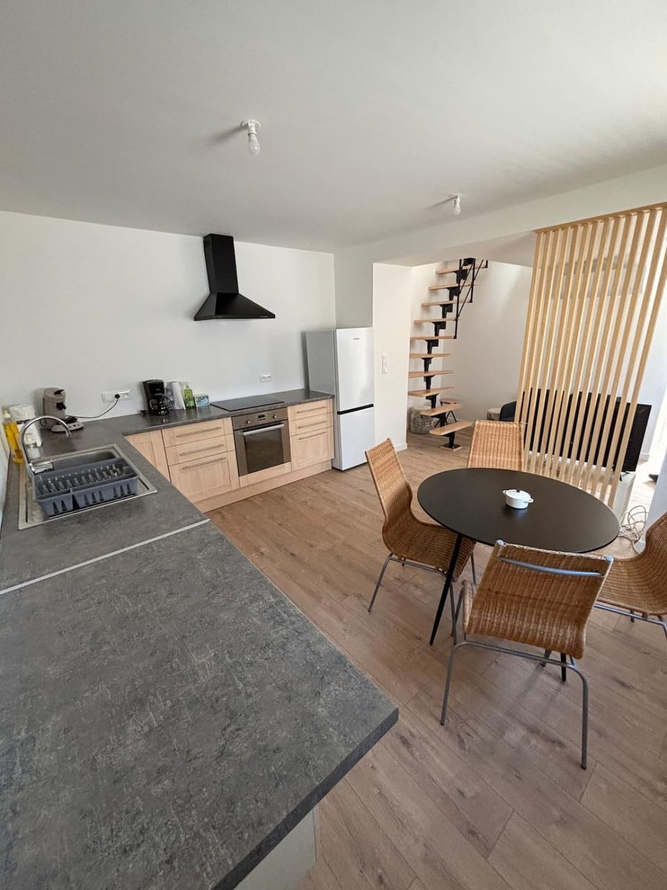 Kitchen or kitchenette, Dining area, oven, stove