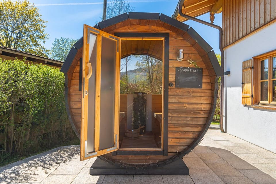 Chalet Kreuth II - Private Alpine Chalet next to Tegernsee for Family & Friends - including Sauna & free parking House in Tyrol