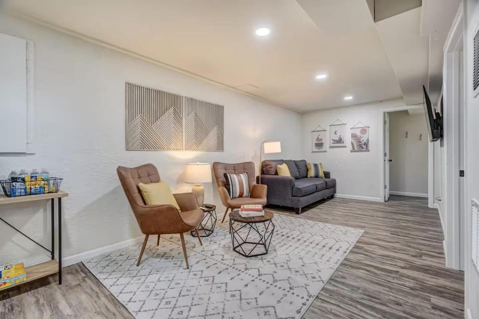 Quiet Basement Retreat | King Bed, Firepit, Yard House in Colorado Springs