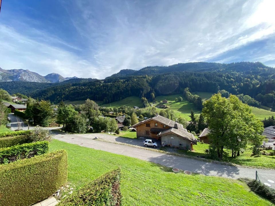 Appt 2 pièces, 6 couchages, 900m télécabine, parking - FR-1-241-52 Cabin in Le Grand-Bornand