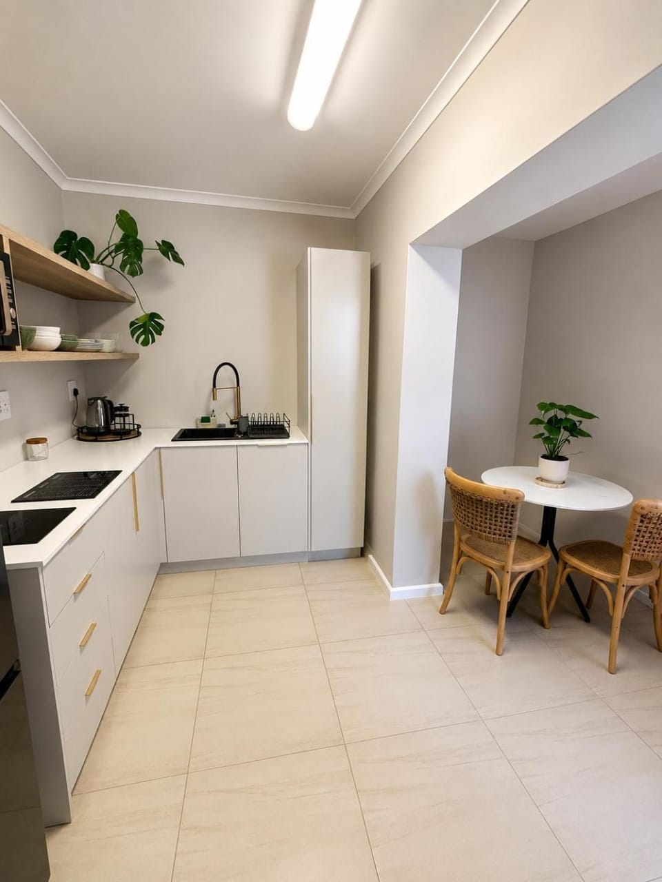 Salt & Vine Stay Apartment in Cape Town
