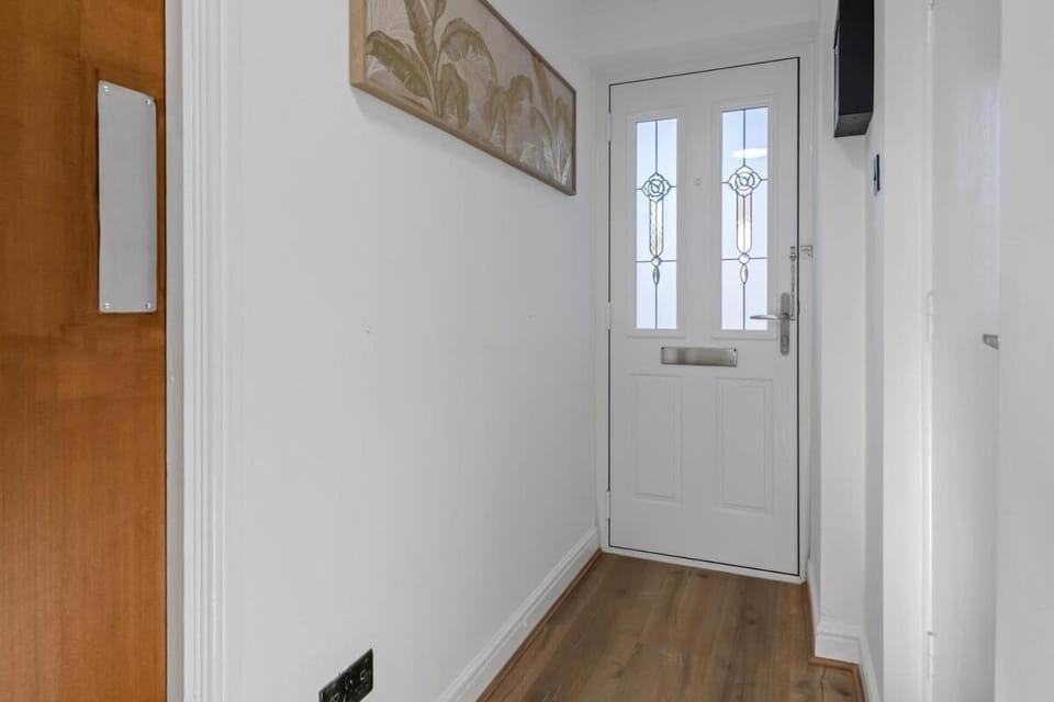 4 Bedroom Family & Contractor House in Colwick, Nottingham - Sleeps 8 - By CircleWay Homes House in Newark and Sherwood District