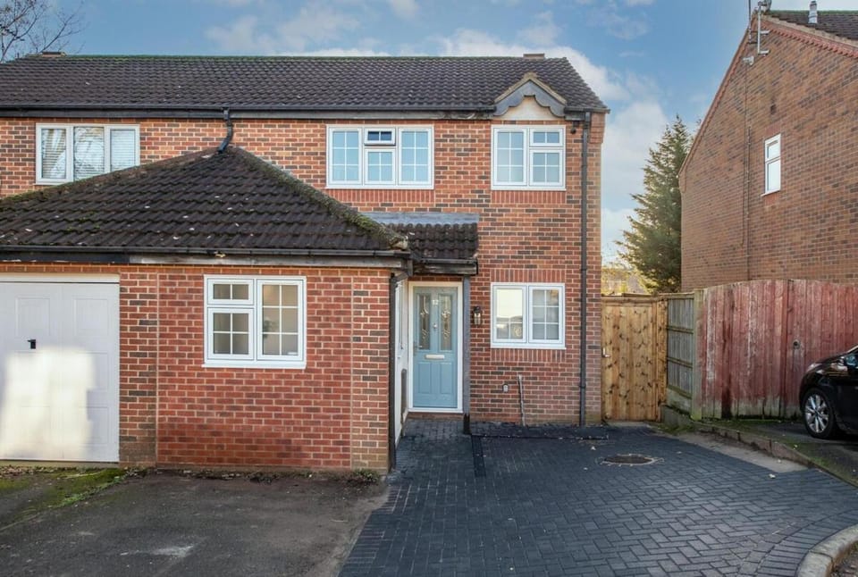 4 Bedroom Family & Contractor House in Colwick, Nottingham - Sleeps 8 - By CircleWay Homes House in Newark and Sherwood District