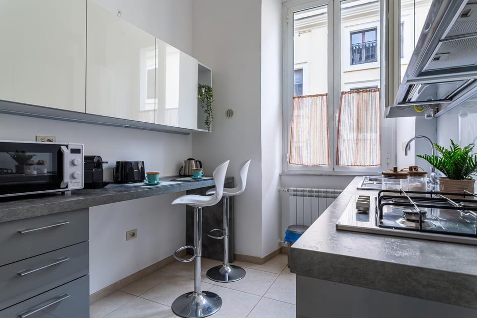 Kitchen or kitchenette, microwave, toaster, kitchen