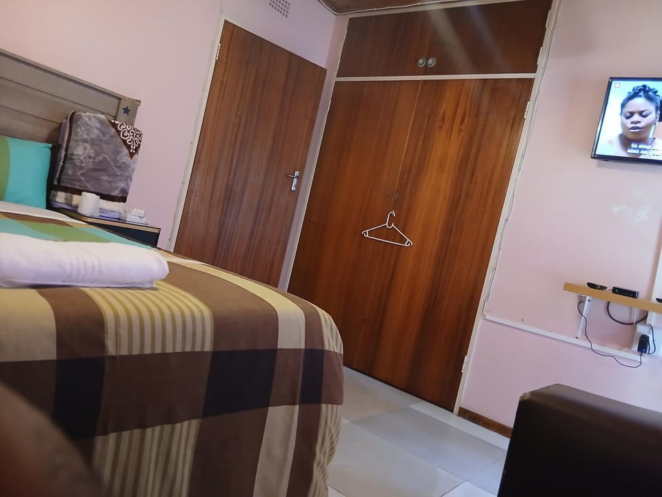 Shivon Vaal Guest House Bed and Breakfast in Gauteng