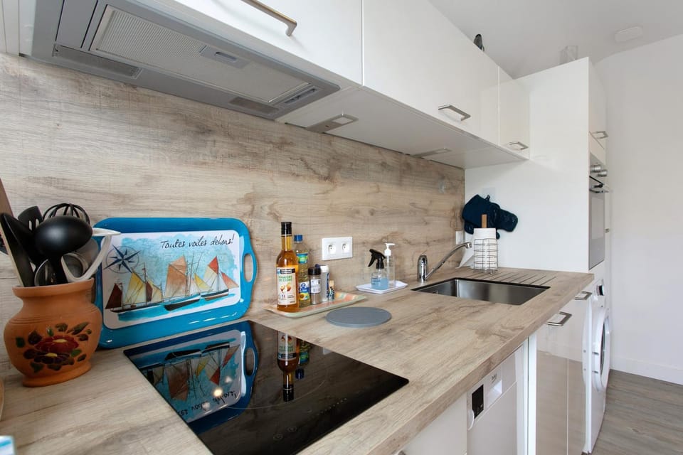 Kitchen or kitchenette, Living room