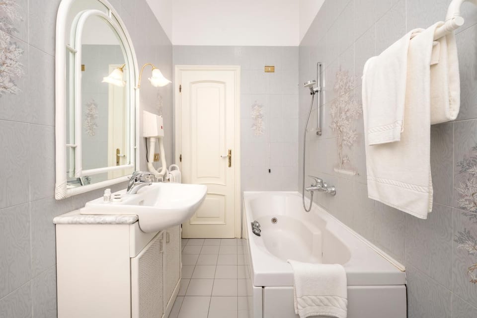 Toilet, Bathroom, Bath, towels
