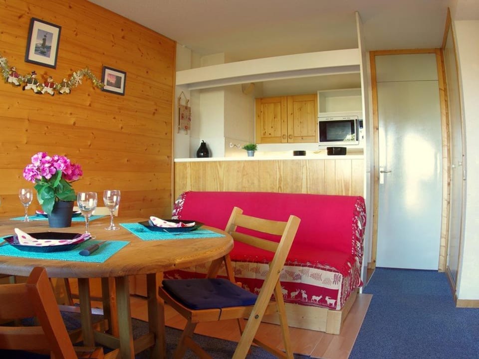 Studio cabine chaleureux avec terrasse, proche pistes - 4 pers, animaux OK, parking en option - FR-1-291-772 Cabin in Les Avanchers-Valmorel