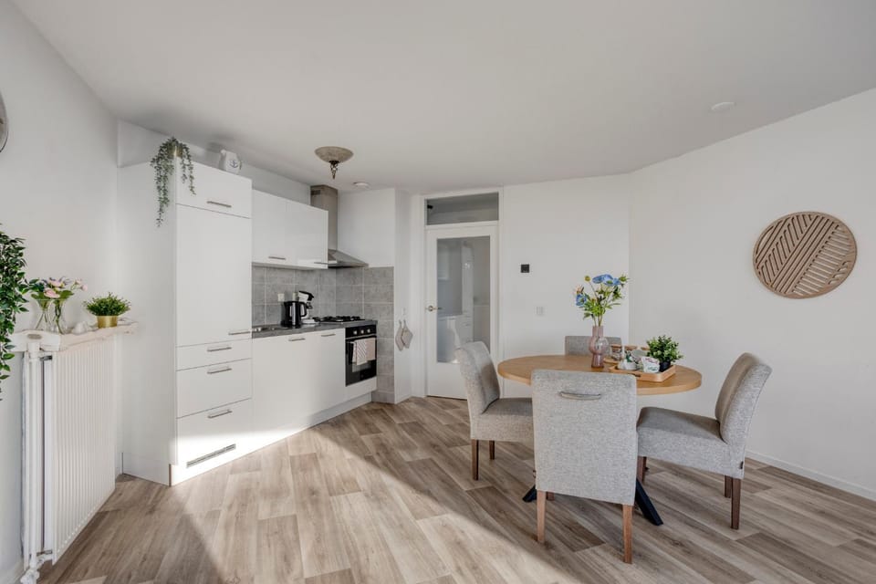 Seating area, kitchen