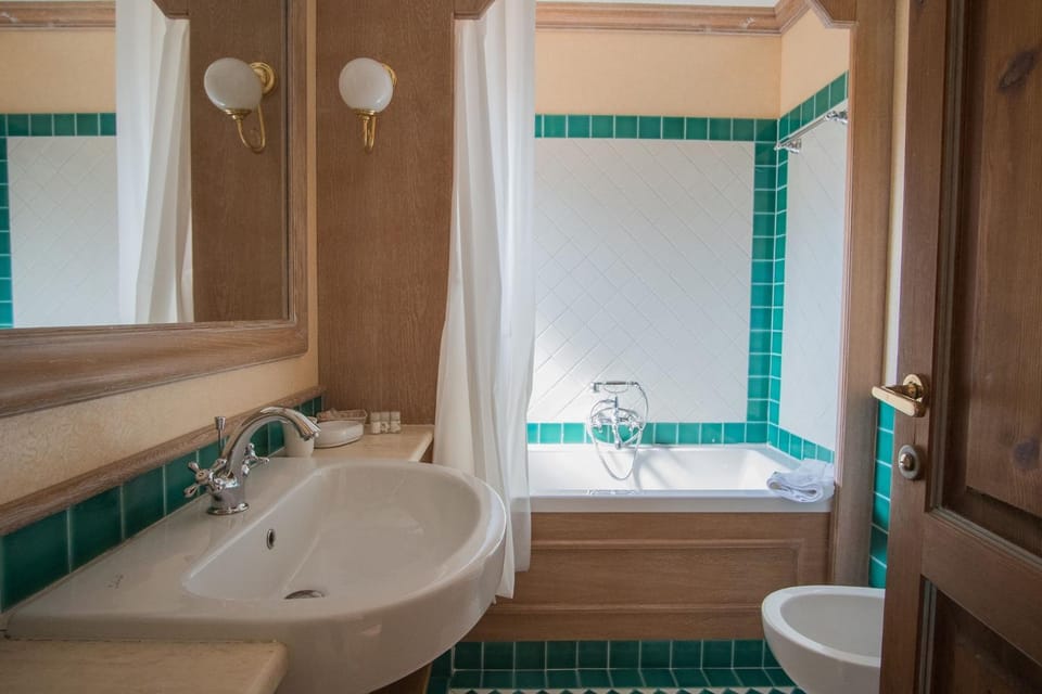 Bathroom, Bath