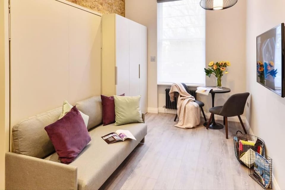 High ceilings studio premium quality & location. Apartment in City of Westminster