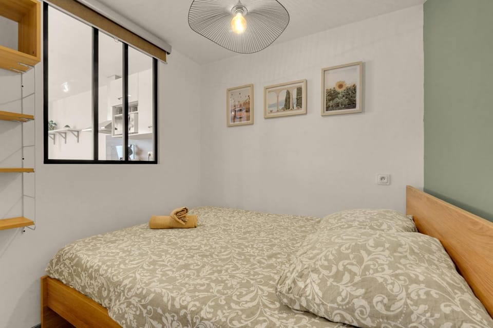 Bed, Photo of the whole room, Bedroom