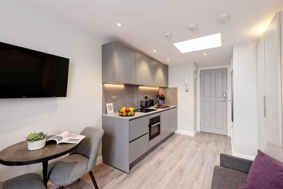 Nice Studio located at 4th floor in Notting Hill. Apartment in City of Westminster