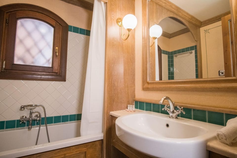 Bathroom, Bath
