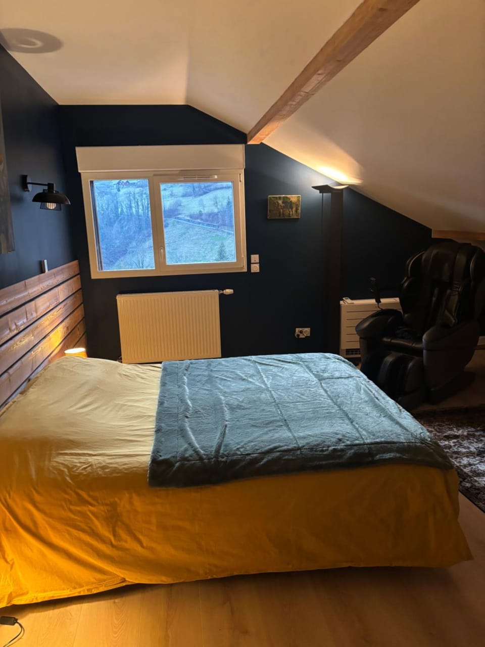 Bed, Photo of the whole room, Bedroom