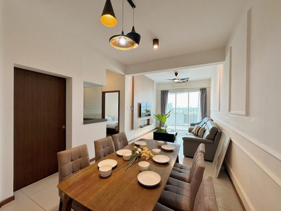 Living room, Seating area, Dining area