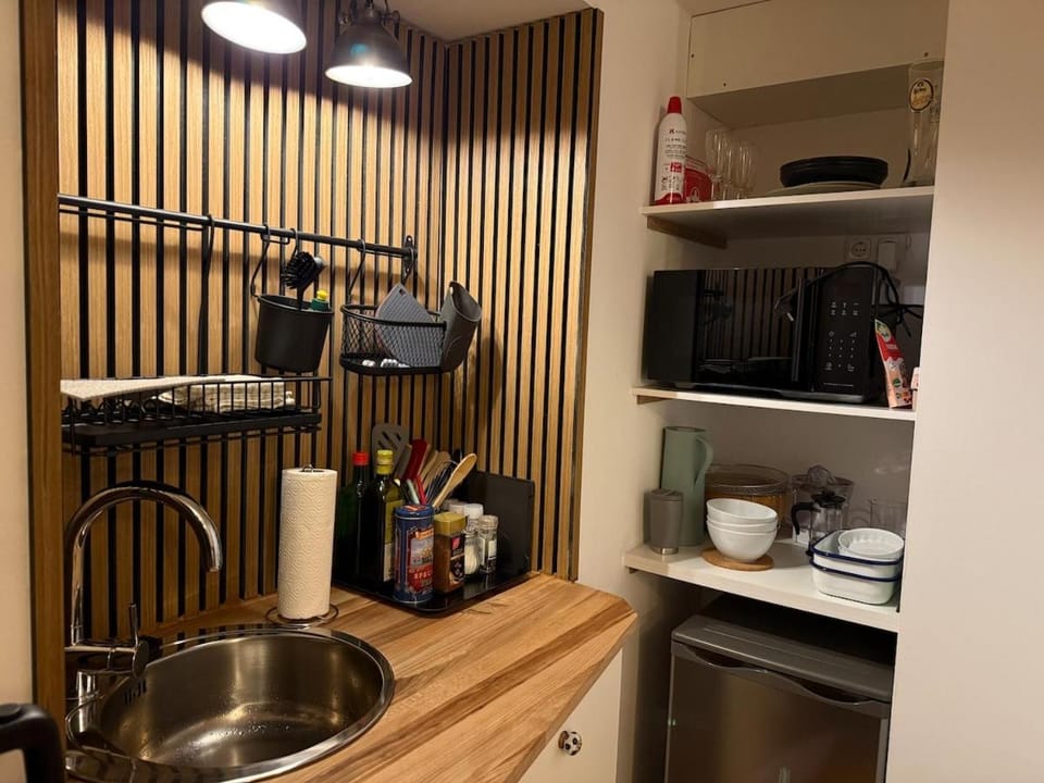 Kitchen or kitchenette