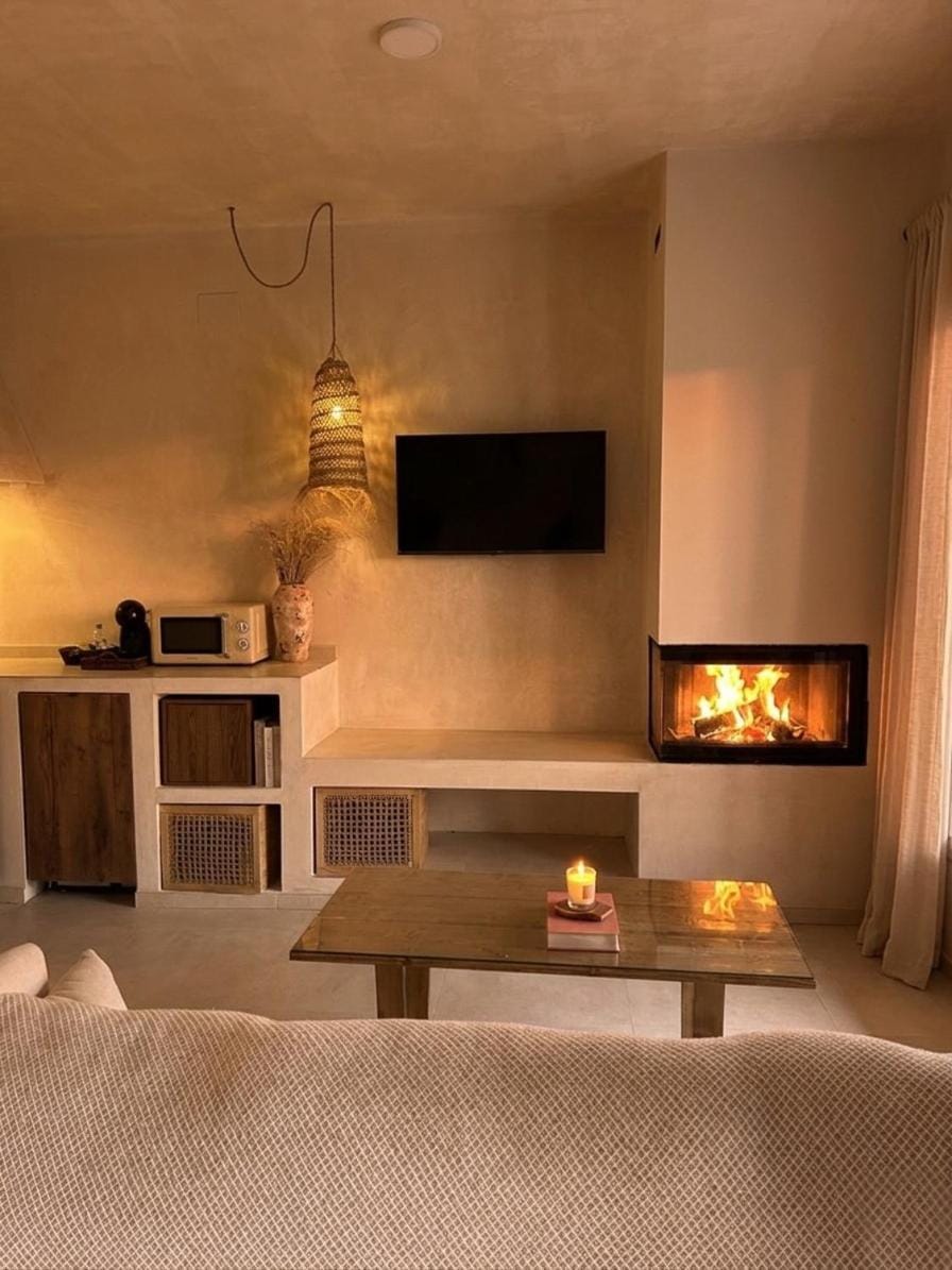 TV and multimedia, Living room, fireplace