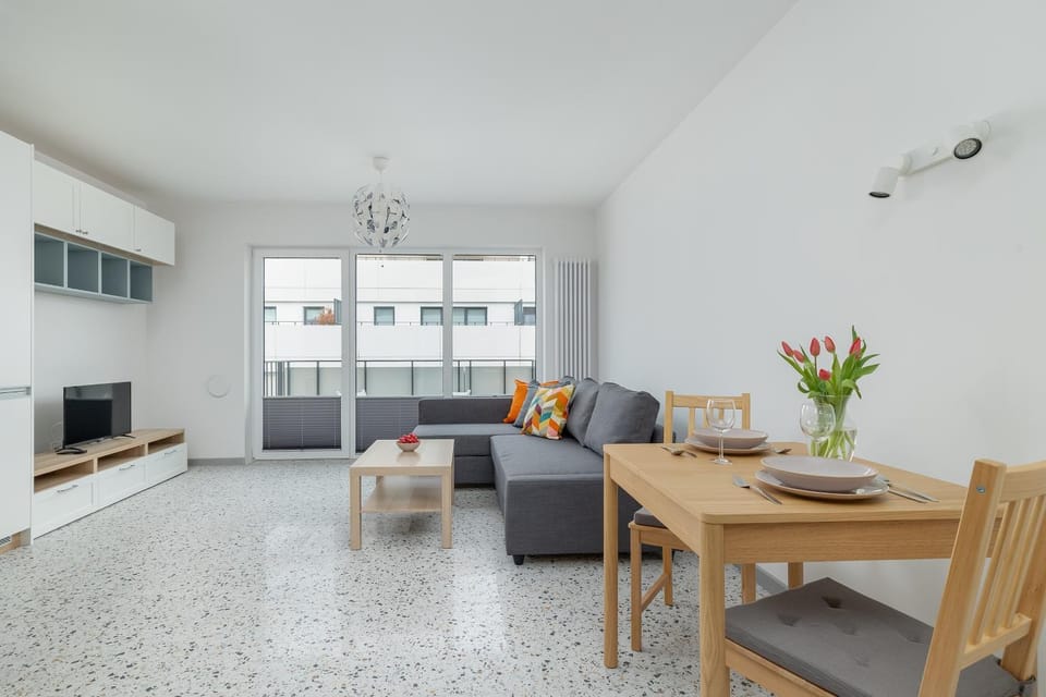 Communal lounge/ TV room, TV and multimedia, Living room, Seating area, Dining area, Evening entertainment