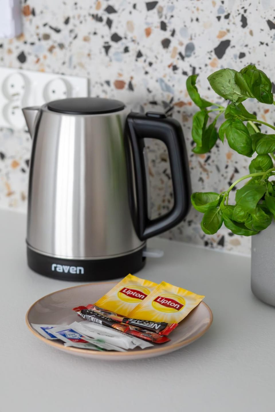 Coffee/tea facilities, Kitchen or kitchenette, Food
