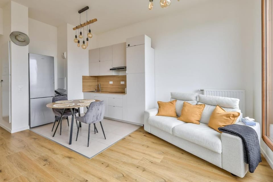 Nice 1BR flat with lovely terrace and parking Apartment in Torcy