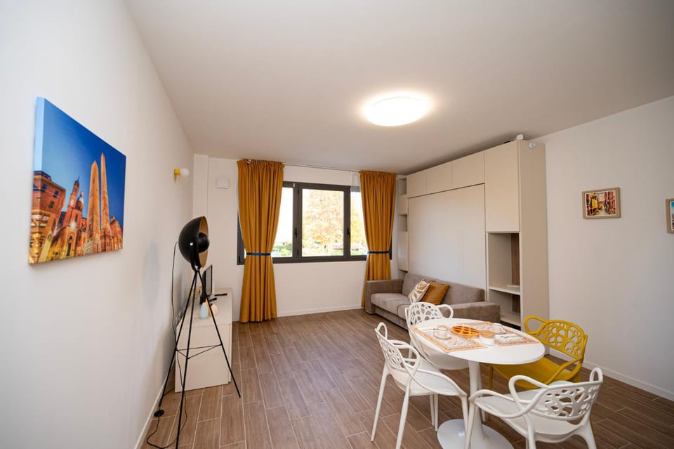Photo of the whole room, Dining area
