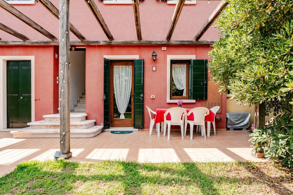 Patio, Facade/entrance, Balcony/Terrace, Dining area