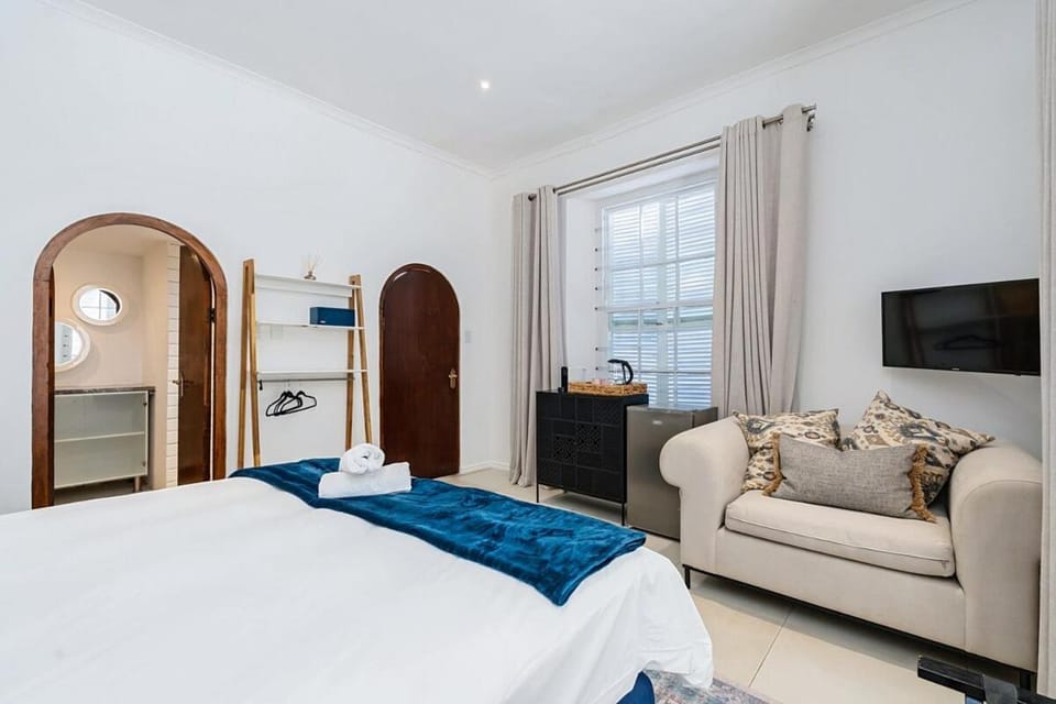 Napier - Serene 1-bed in Shared Guesthouse Apartment in Cape Town