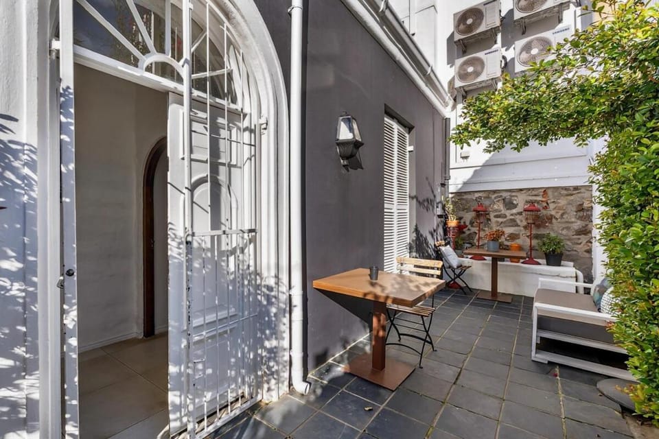 Napier - Serene 1-bed in Shared Guesthouse Apartment in Cape Town