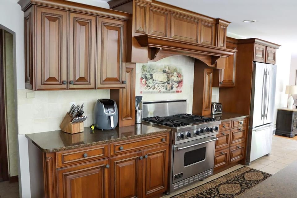 Large home with hot tub in serene wooded setting House in Millcreek Township